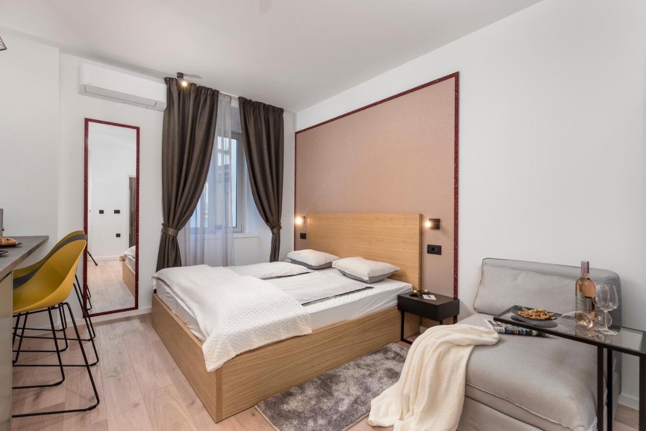 Deluxe Apartments & Rooms "In The Center" Fiume Esterno foto